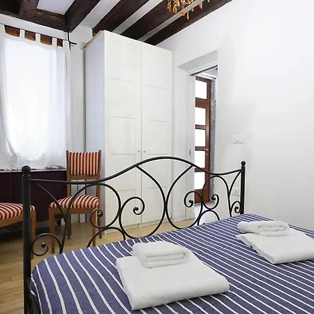 Apartment Comodo *